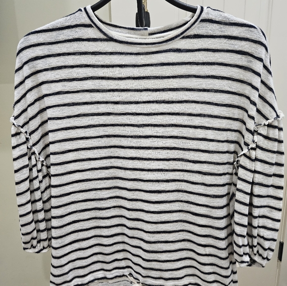 Preloved Buckle Daytrip Bubble Sleeve Pullover Top - Picture 2 of 7